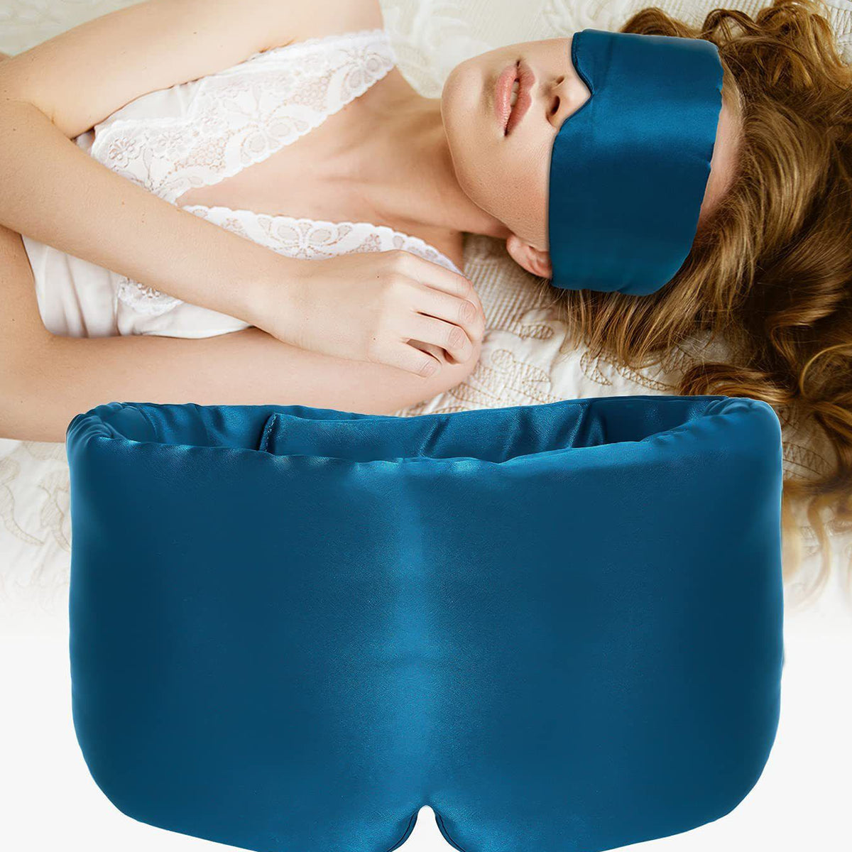 Masque de nuit en soie bleu canard porté au lit, bandeau large posé sur les yeux