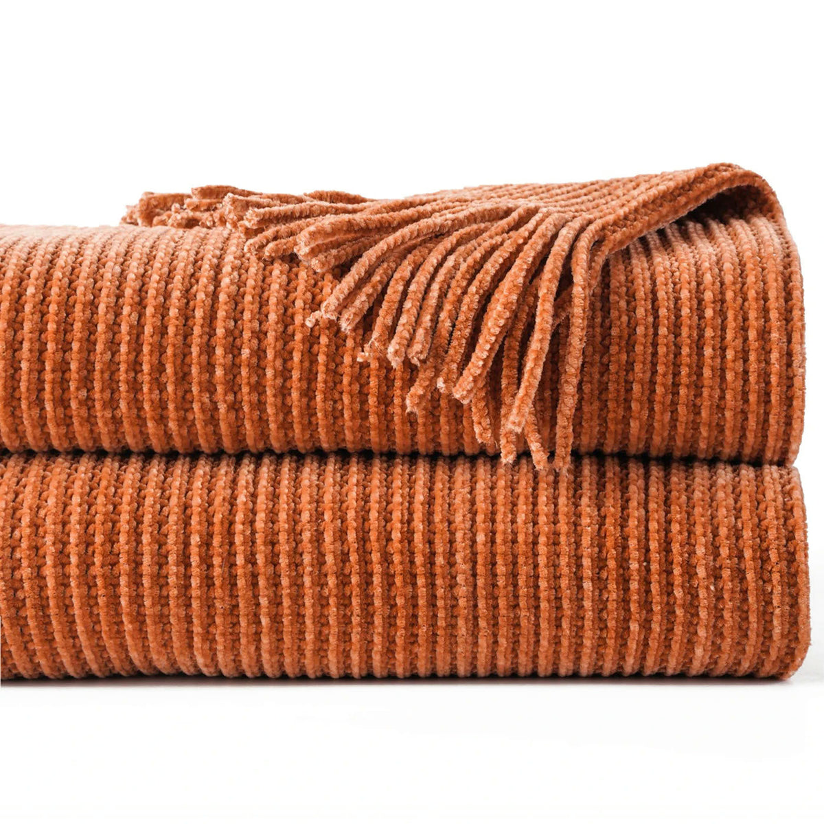 Plaid tricoté terracotta ou vert sapin, à pompons