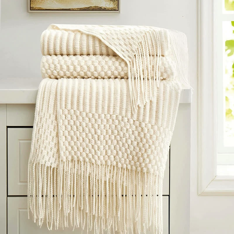 Plaid tricoté écru, texture gaufrée et franges