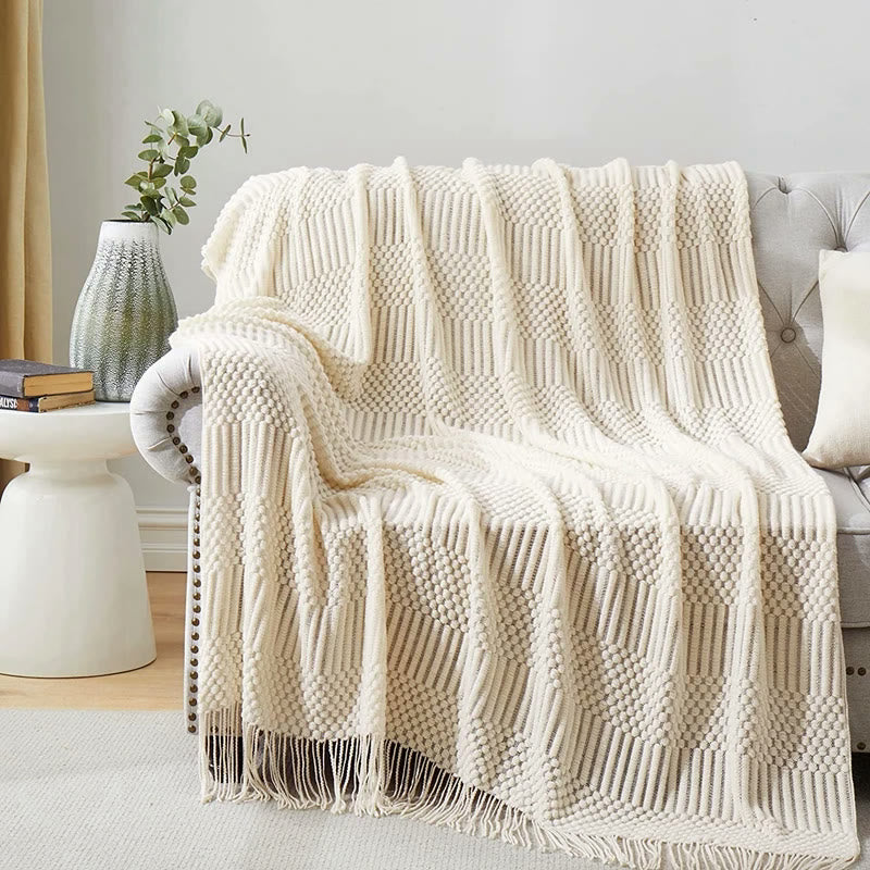 Plaid tricoté écru, texture gaufrée et franges